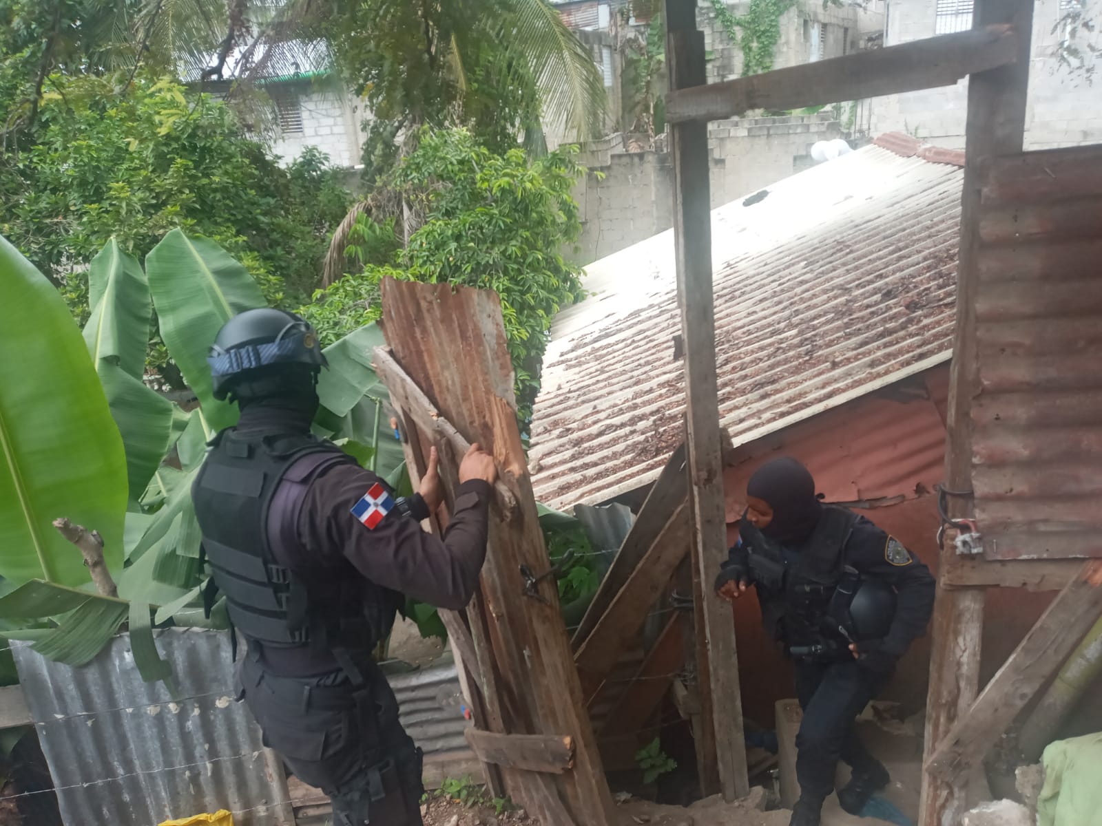 Mediante operativos Policía detiene dos hombres por posesión de drogas en Haina