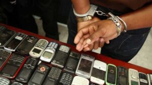 Madre pide la Policía Nacional dejar tranquilo a su hijo acusado de robo de celulares