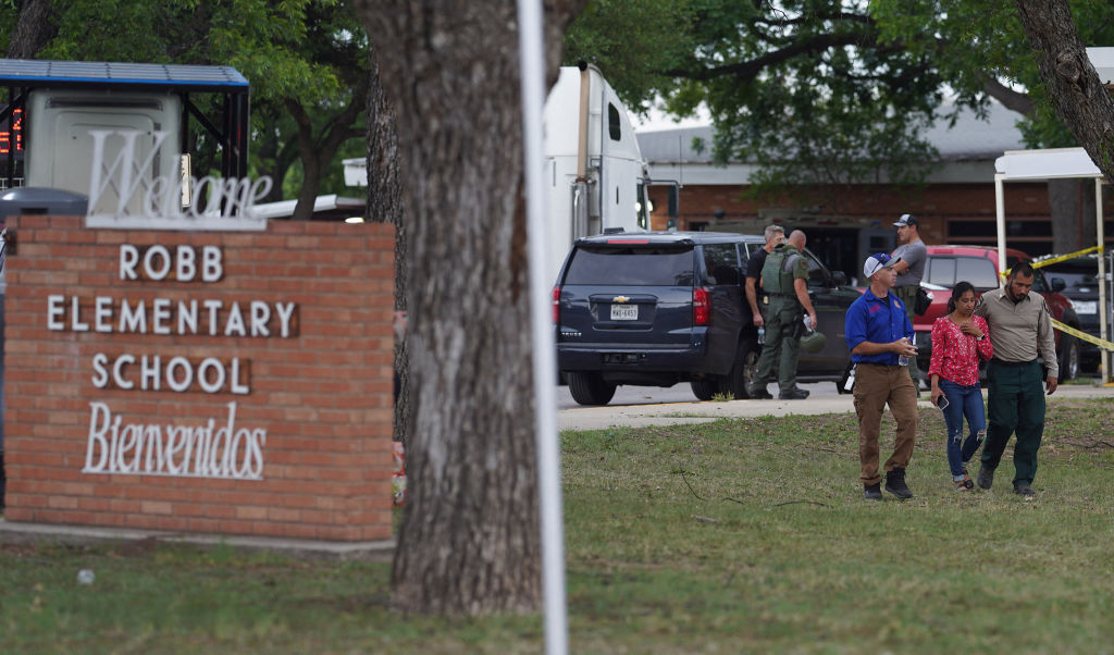 Biden enviará 1.5 millones de dólares a escuelas de Uvalde tras el tiroteo