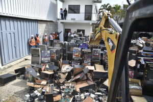 Hacienda destruye 2,793 equipos para apuestas incautados en establecimientos donde operaban de forma ilegal 