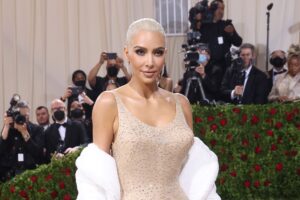 Kim Kardashian no dañó el vestido de Marilyn, según firma que lo prestó