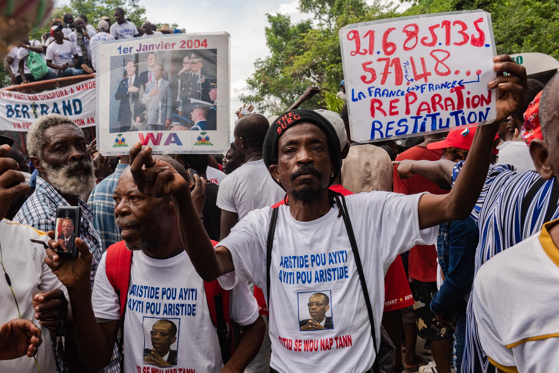 Haitianos reclaman a Aristide como presidente de transición