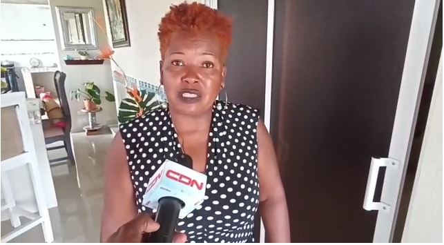 Mujer denuncia amenaza de muerte  tras asesinato de su hijo en Samaná