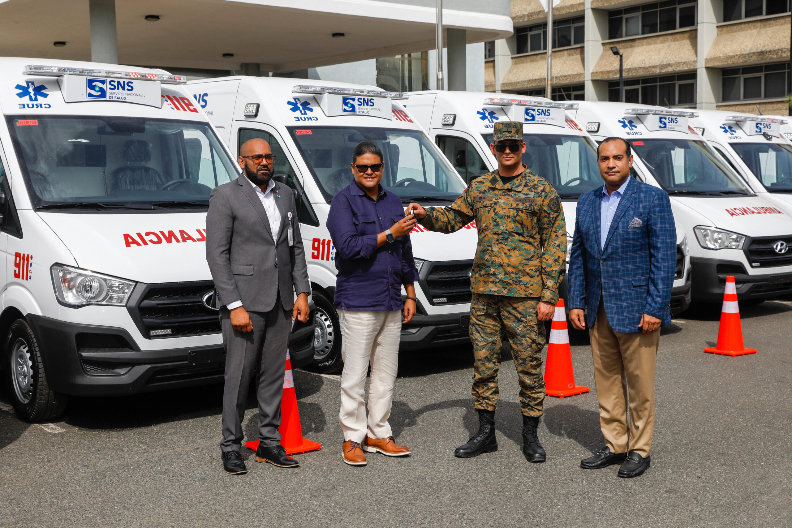 Sistema 9-1-1 entrega 10 ambulancias al SNS para fortalecer los servicios a las emergencias prehospitalarias