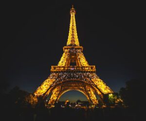 Torre Eiffel, símbolo de París y de toda Francia 
