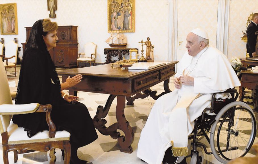 Vicepresidenta Raquel Peña se reúne con el papa Francisco