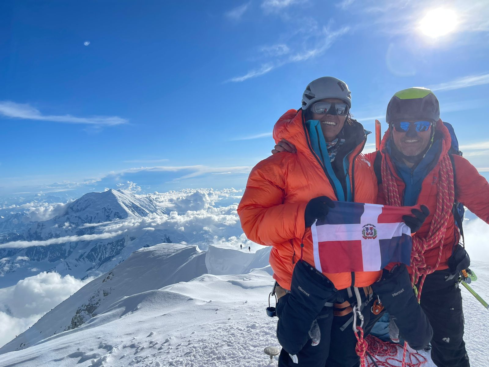 Thais Herrera lleva la bandera dominicana a la cumbre más alta de Norteamérica