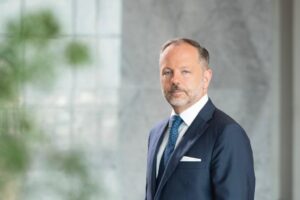 Reeligen al empresario Gaetan Bucher como presidente de la Cámara Suiza