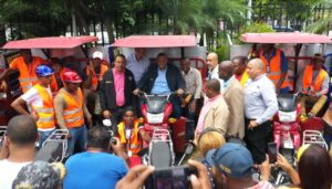 Alcalde Carlos Guzmán presenta nueva flotilla de motocicletas