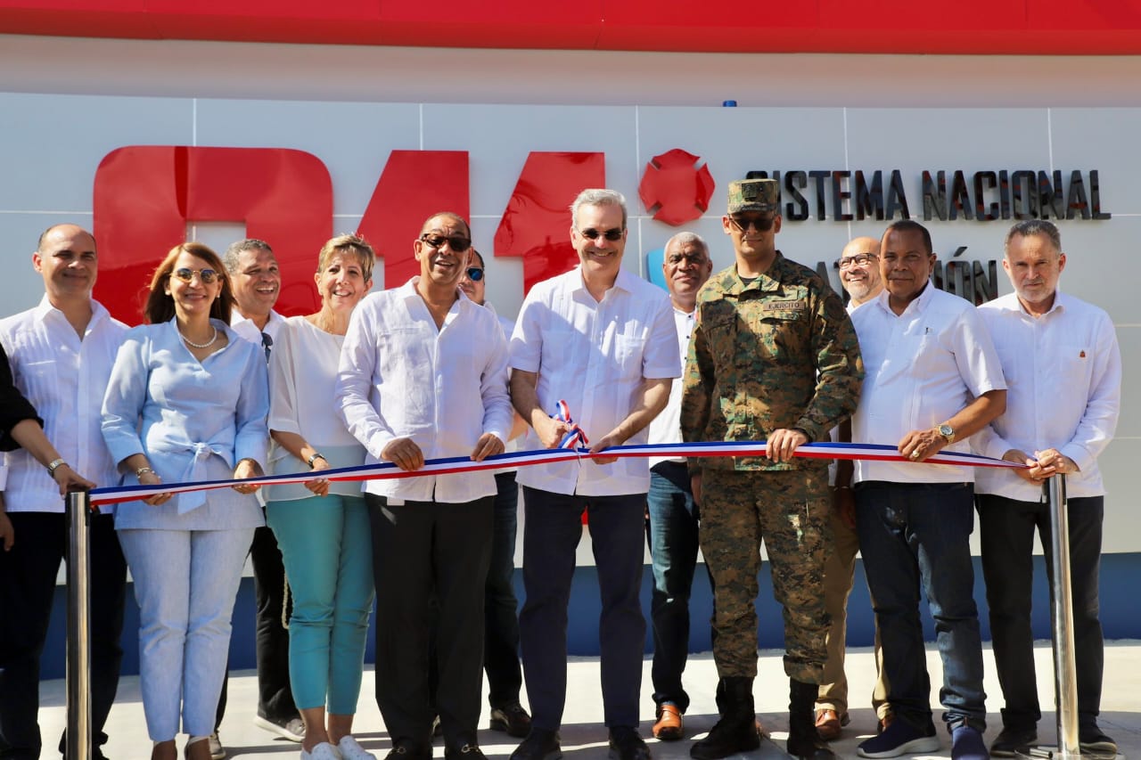 Presidente Luis Abinader inaugura oficinas del 911 en Puerto Plata