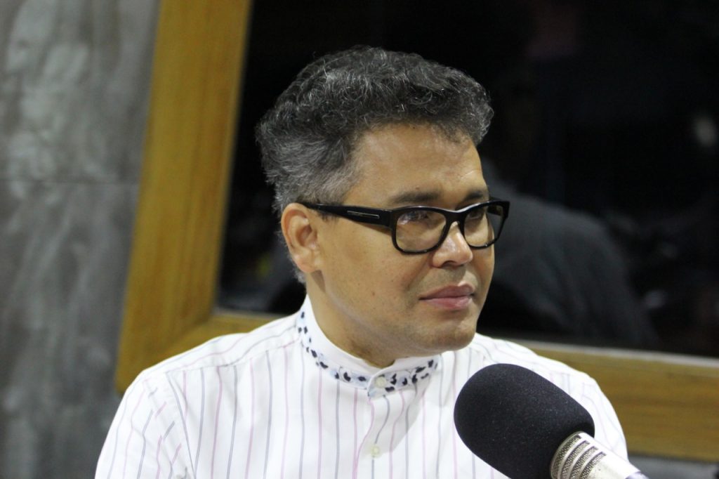 Carlos Peña califica Gobierno del PRM como el “cambio” de reversa