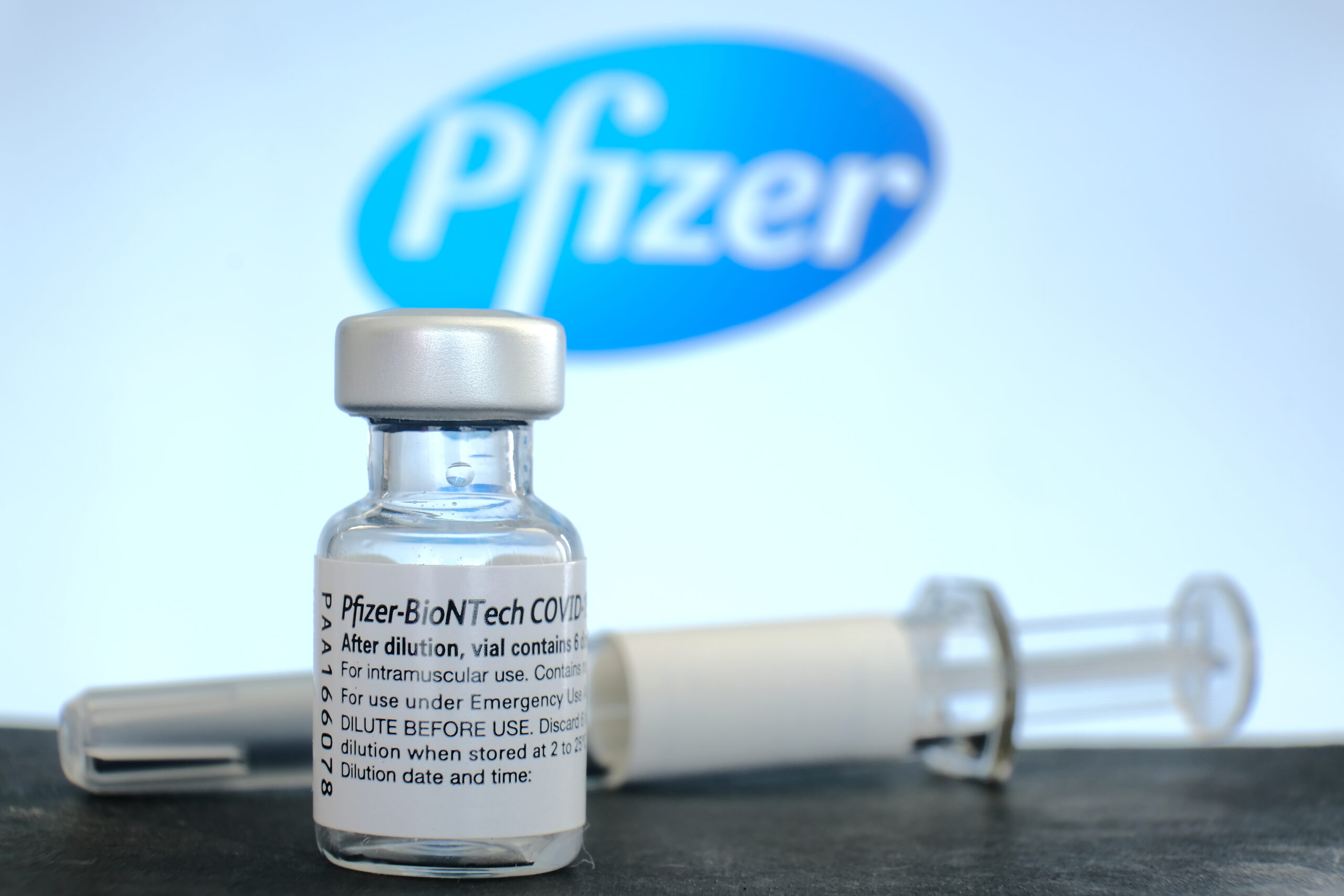 Tres millones de vacunas Pfizer vencerán en octubre tras extensión FDA