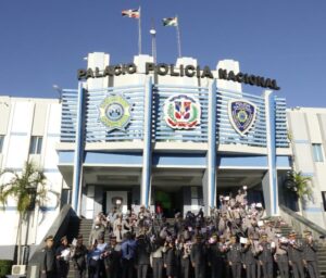 Presidente Abinader emite decretos para restructurar el sistema educativo de la Policía Nacional