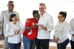 Abinader encabeza  inclusión de beneficiarios Supérate en Baní
