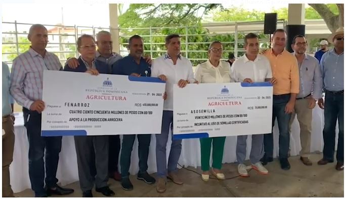 Gobierno entrega subsidio de RD$450 millones para arroceros de provincia Duarte