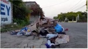 Denuncian basura arropa las principales calles de Villa Central, Barahona