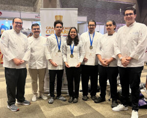 Estudiantes gastronomía PUCMM ganan oro en premio culinario