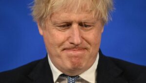 4 crisis que provocaron la caída de Boris Johnson en Reino Unido