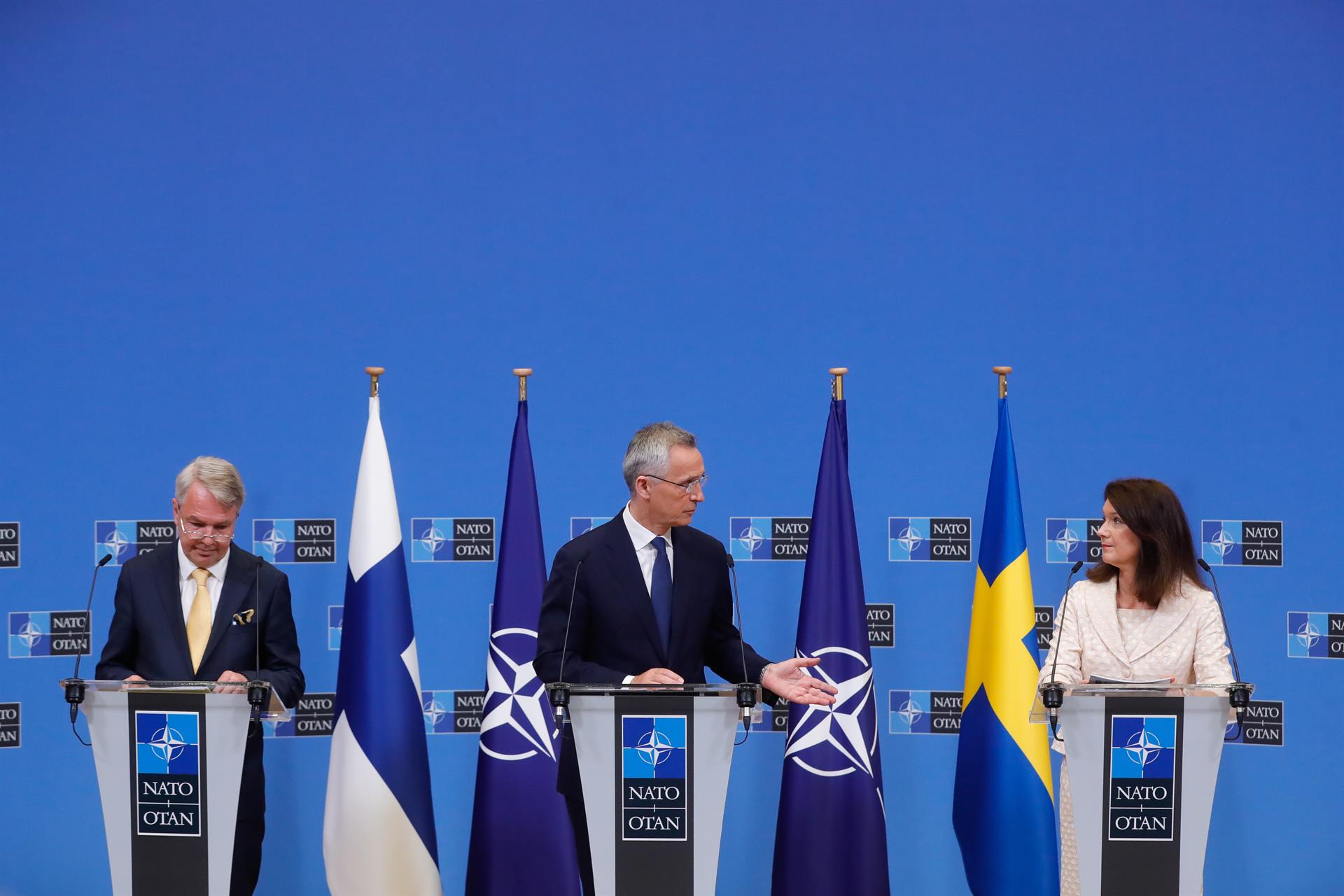 Los 30 países de la OTAN firman los protocolos de adhesión de Finlandia y Suecia