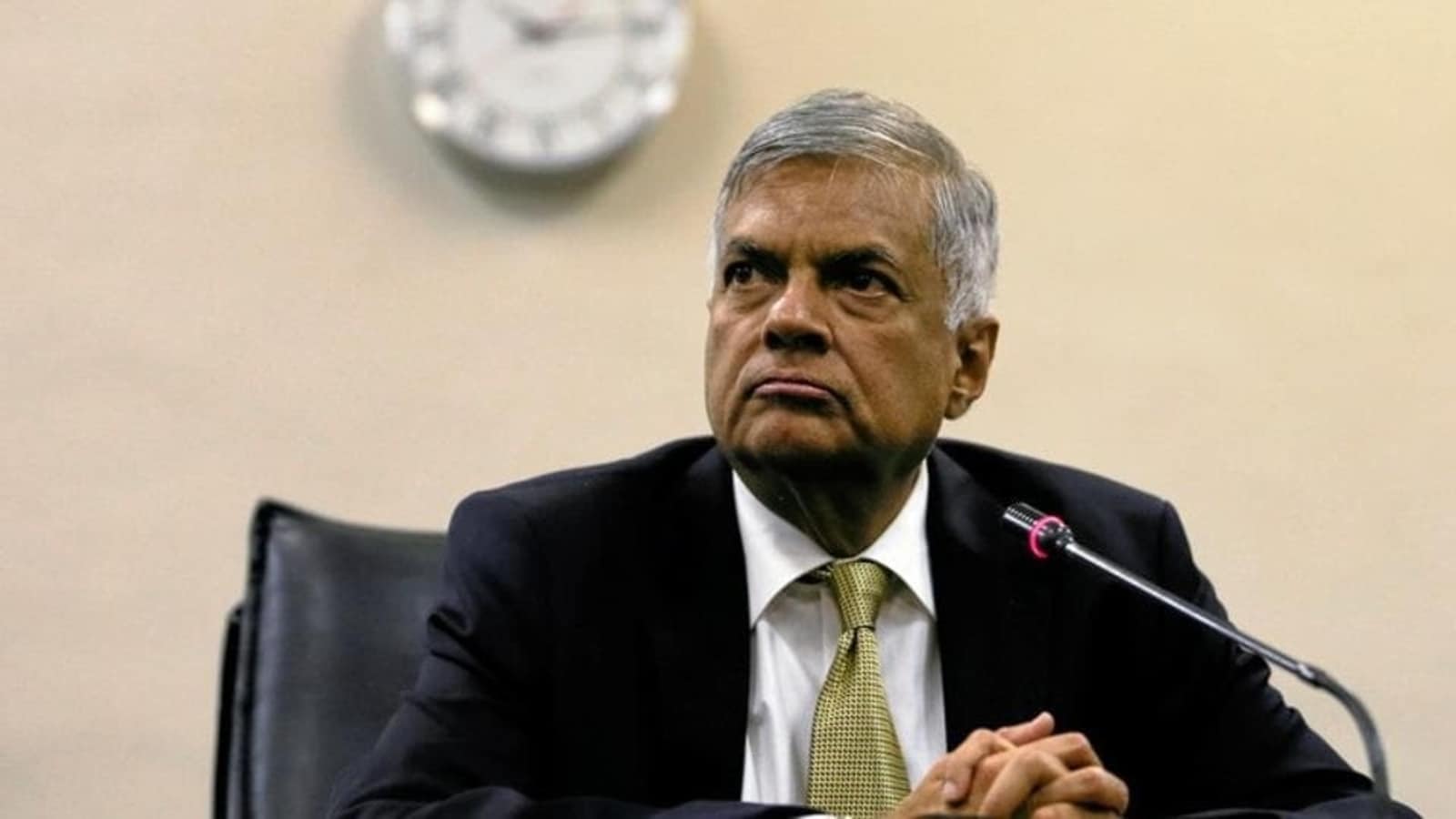 Primer ministro de Sri Lanka asume la presidencia interina