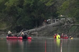 Madre ahoga a sus 3 niños en un lago de Minnesota tras suicidio de su esposo