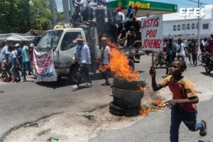 Un año después, haitianos exigen justicia en las calles por asesinato de Moise